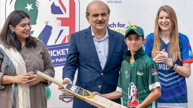 UK High Commissioner to Pakistan organizes special match with Pakistan players and Barmy Army