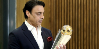 Shoaib Akhtar holding the Champions Trophy Cup