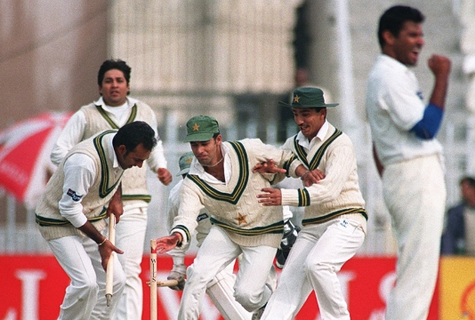 Pakistan Team at Rawalpindi Stadium in 1997